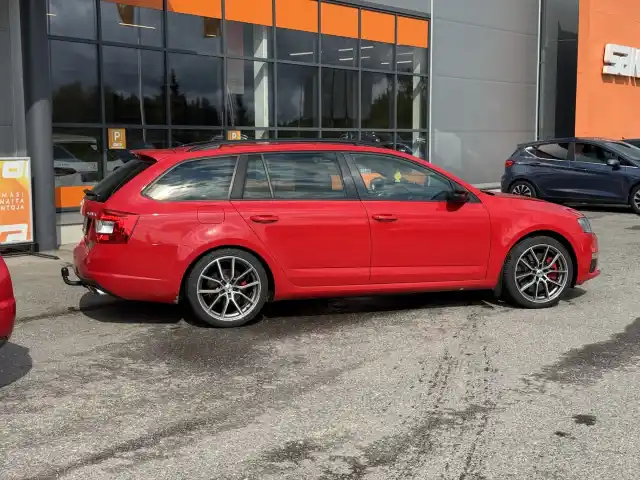 Punainen Farmari, Skoda Octavia – FLG-690