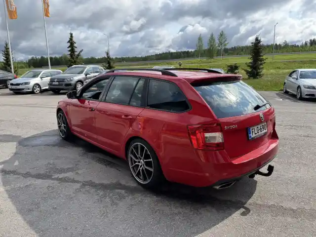 Punainen Farmari, Skoda Octavia – FLG-690