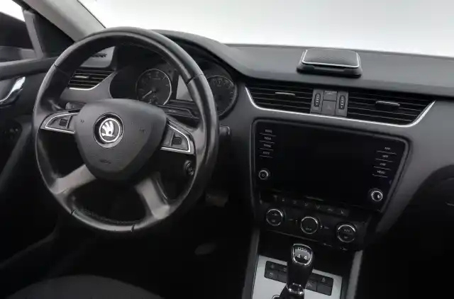 Musta Farmari, Skoda Octavia – FLG-712