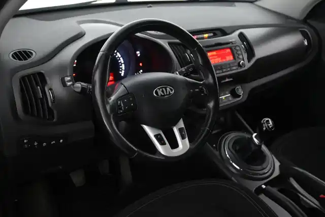 Ruskea (beige) Maastoauto, Kia Sportage – FLG-977