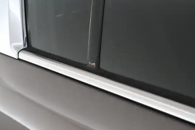 Ruskea (beige) Maastoauto, Kia Sportage – FLG-977