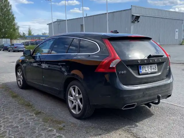 Musta Farmari, Volvo V60 – FLI-848