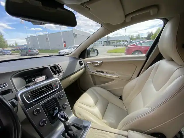 Musta Farmari, Volvo V60 – FLI-848