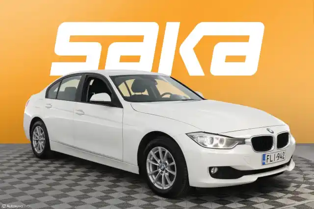 Valkoinen Sedan, BMW 320 – FLI-942