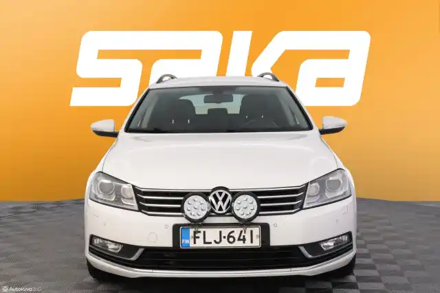 Valkoinen Farmari, Volkswagen Passat – FLJ-641
