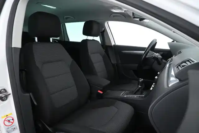 Valkoinen Farmari, Volkswagen Passat – FLJ-641