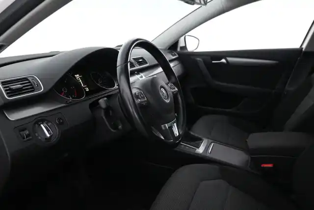 Valkoinen Farmari, Volkswagen Passat – FLJ-641