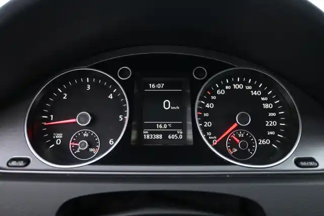 Valkoinen Farmari, Volkswagen Passat – FLJ-641