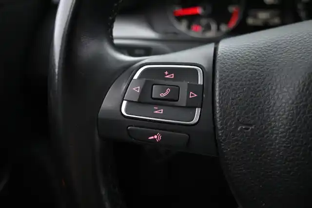 Valkoinen Farmari, Volkswagen Passat – FLJ-641