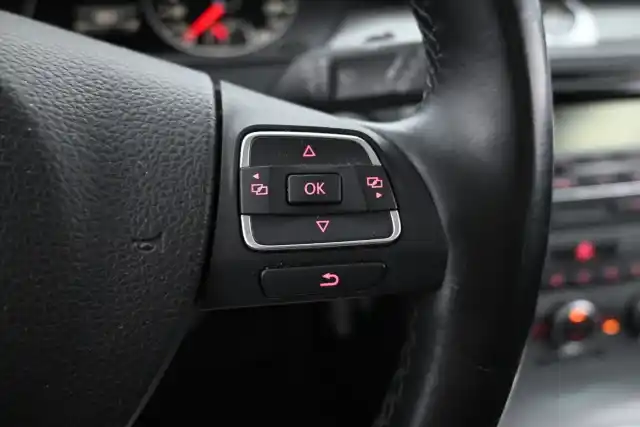 Valkoinen Farmari, Volkswagen Passat – FLJ-641