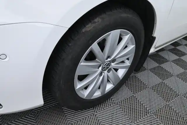 Valkoinen Farmari, Volkswagen Passat – FLJ-641