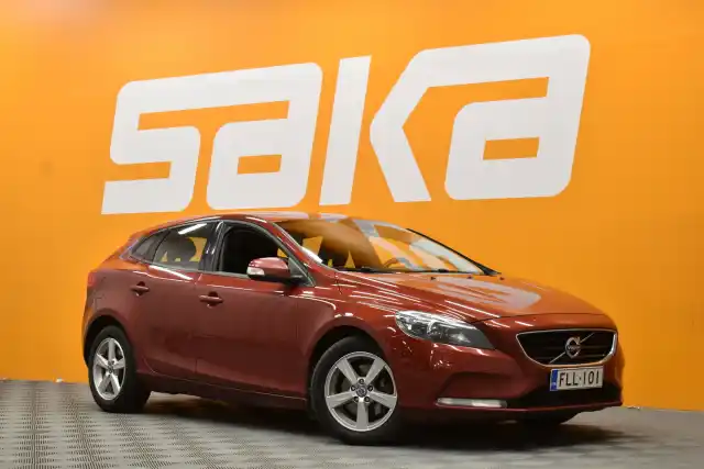 Punainen Viistoperä, Volvo V40 – FLL-101