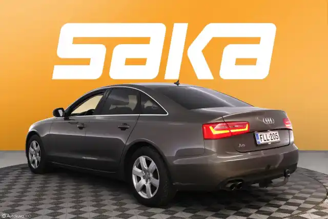 Harmaa Sedan, Audi A6 – FLL-205