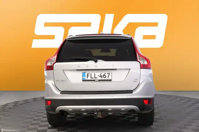 Harmaa Maastoauto, Volvo XC60 – FLL-467