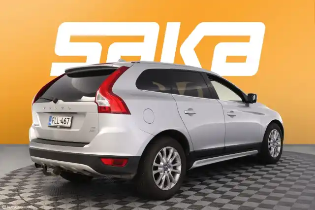 Harmaa Maastoauto, Volvo XC60 – FLL-467