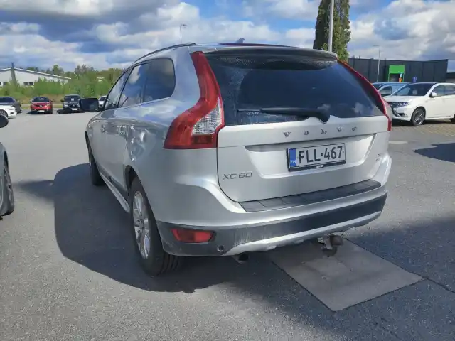 Harmaa Maastoauto, Volvo XC60 – FLL-467