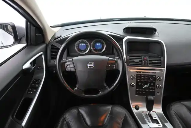 Harmaa Maastoauto, Volvo XC60 – FLL-467
