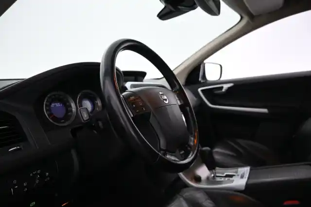 Harmaa Maastoauto, Volvo XC60 – FLL-467