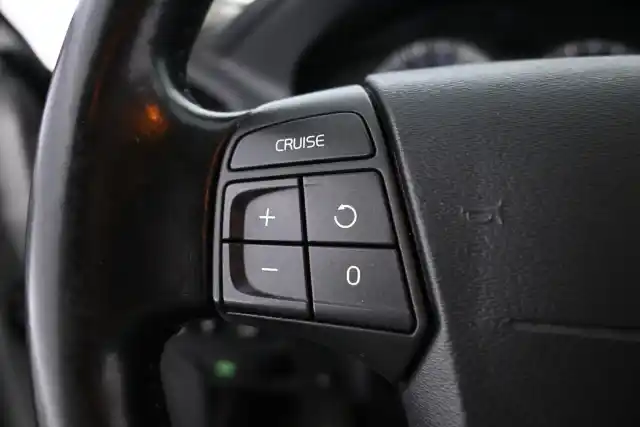 Harmaa Maastoauto, Volvo XC60 – FLL-467