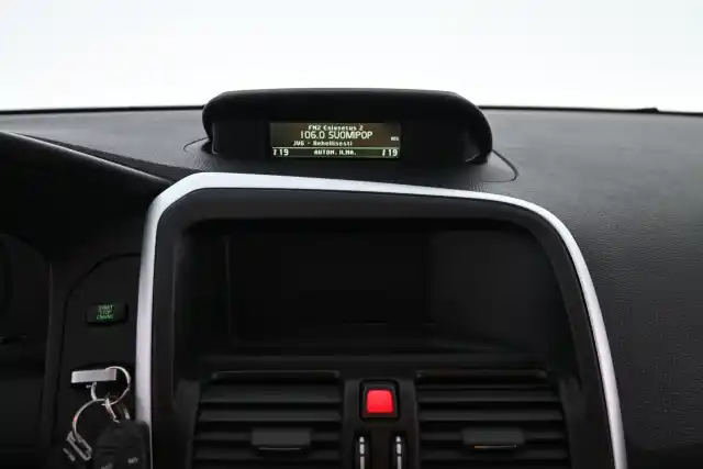 Harmaa Maastoauto, Volvo XC60 – FLL-467