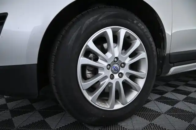 Harmaa Maastoauto, Volvo XC60 – FLL-467