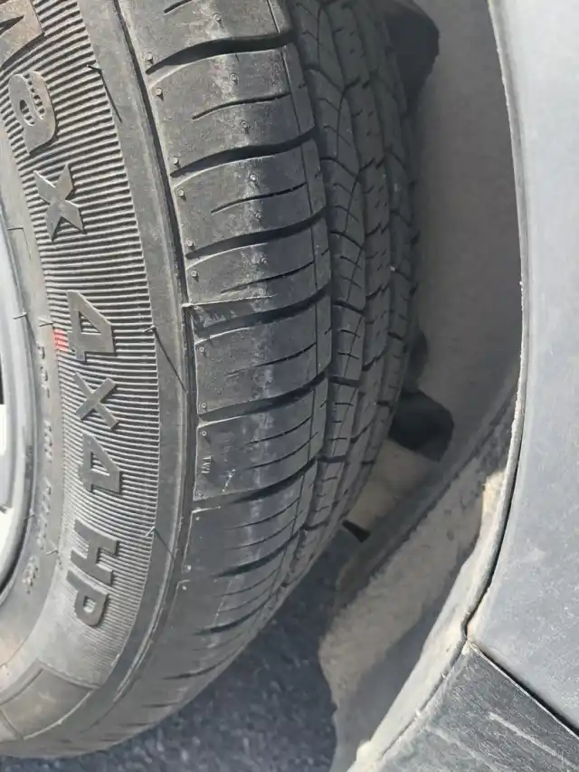Harmaa Maastoauto, Volvo XC60 – FLL-467