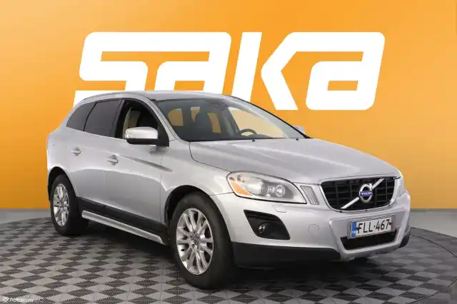 Harmaa Maastoauto, Volvo XC60 – FLL-467