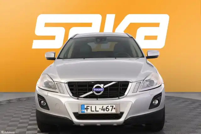 Harmaa Maastoauto, Volvo XC60 – FLL-467