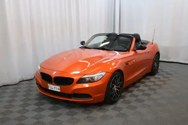 Harmaa Avoauto, BMW Z4 – FLL-714