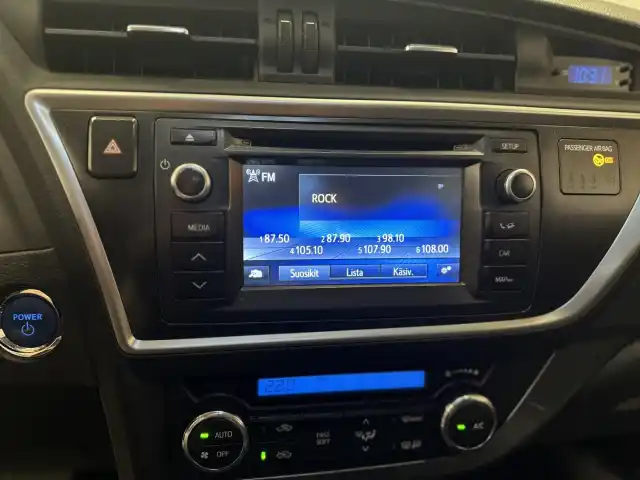 Valkoinen Farmari, Toyota Auris – FLN-406