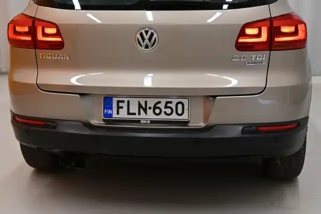 Beige Maastoauto, Volkswagen Tiguan – FLN-650