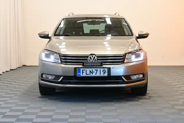 Ruskea Farmari, Volkswagen Passat – FLN-719