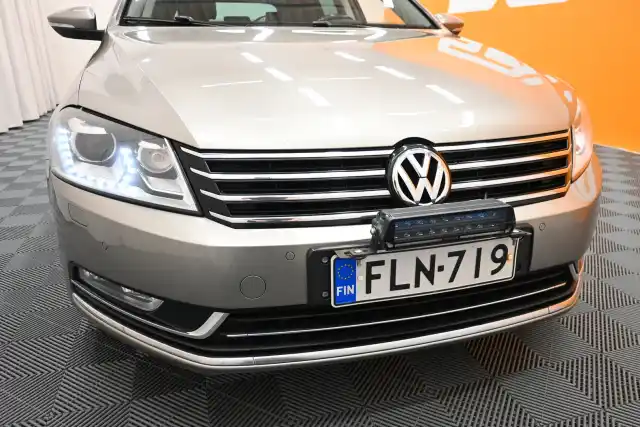 Ruskea Farmari, Volkswagen Passat – FLN-719