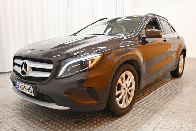 Ruskea Maastoauto, Mercedes-Benz GLA – FLN-995