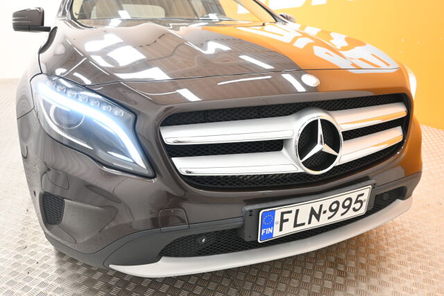 Ruskea Maastoauto, Mercedes-Benz GLA – FLN-995