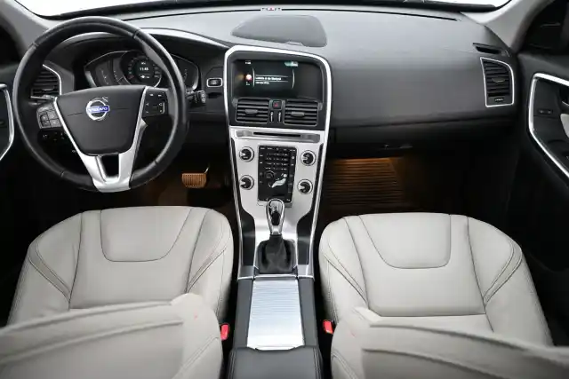 Sininen Maastoauto, Volvo XC60 – FLO-805