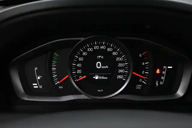 Sininen Maastoauto, Volvo XC60 – FLO-805