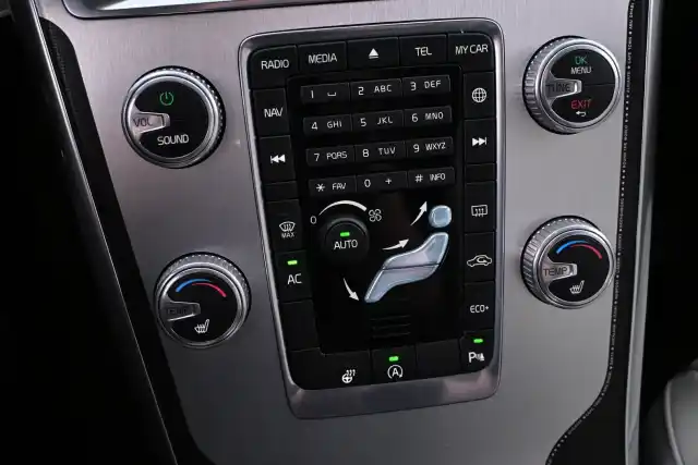 Sininen Maastoauto, Volvo XC60 – FLO-805