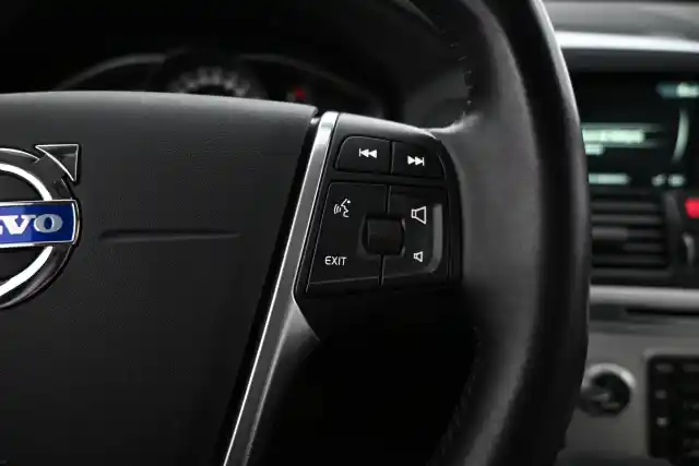 Sininen Maastoauto, Volvo XC60 – FLO-805