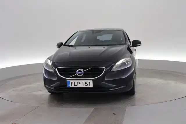 Musta Viistoperä, Volvo V40 – FLP-151