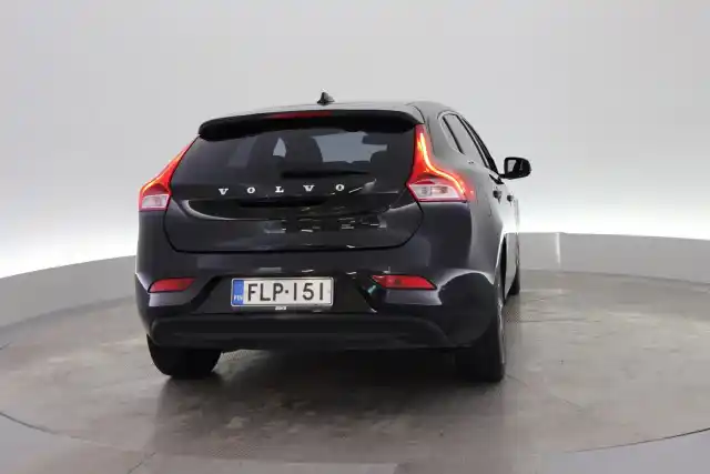 Musta Viistoperä, Volvo V40 – FLP-151