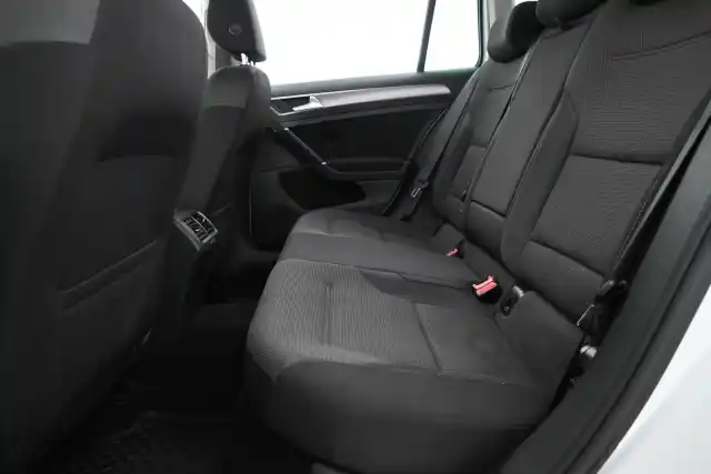 Valkoinen Farmari, Volkswagen Golf – FLP-374