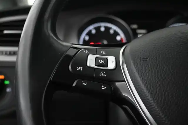 Valkoinen Farmari, Volkswagen Golf – FLP-374
