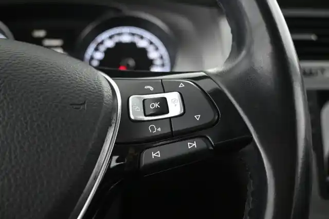 Valkoinen Farmari, Volkswagen Golf – FLP-374