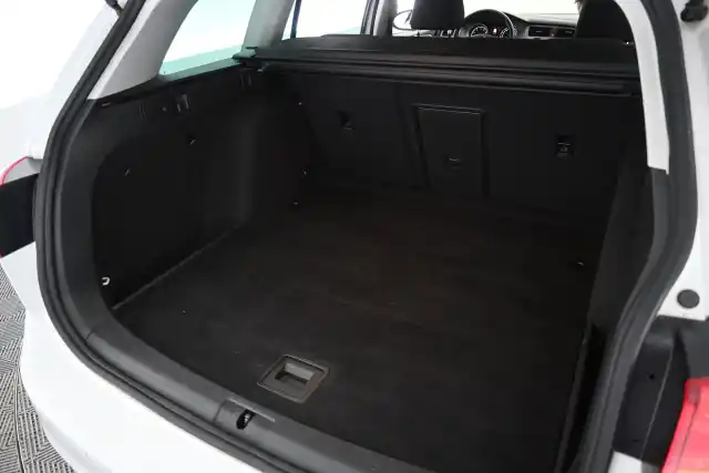 Valkoinen Farmari, Volkswagen Golf – FLP-374