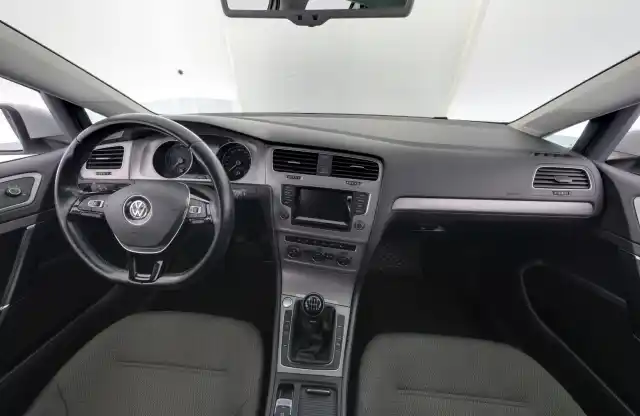 Valkoinen Farmari, Volkswagen Golf – FLP-374
