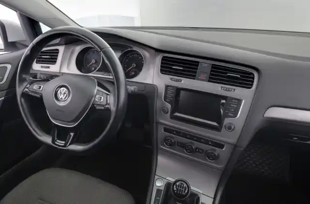 Valkoinen Farmari, Volkswagen Golf – FLP-374