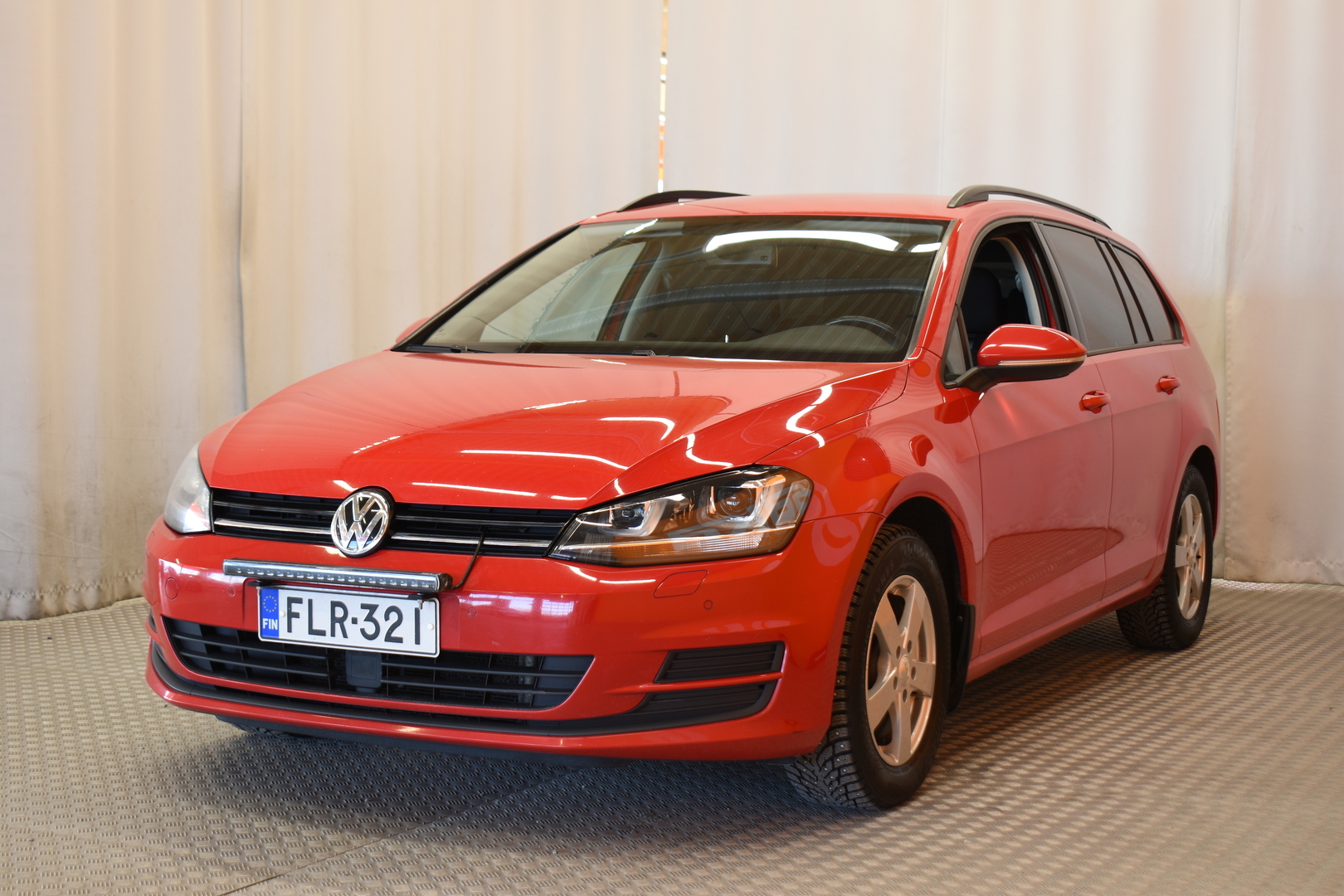 Punainen Farmari, Volkswagen Golf – FLR-321