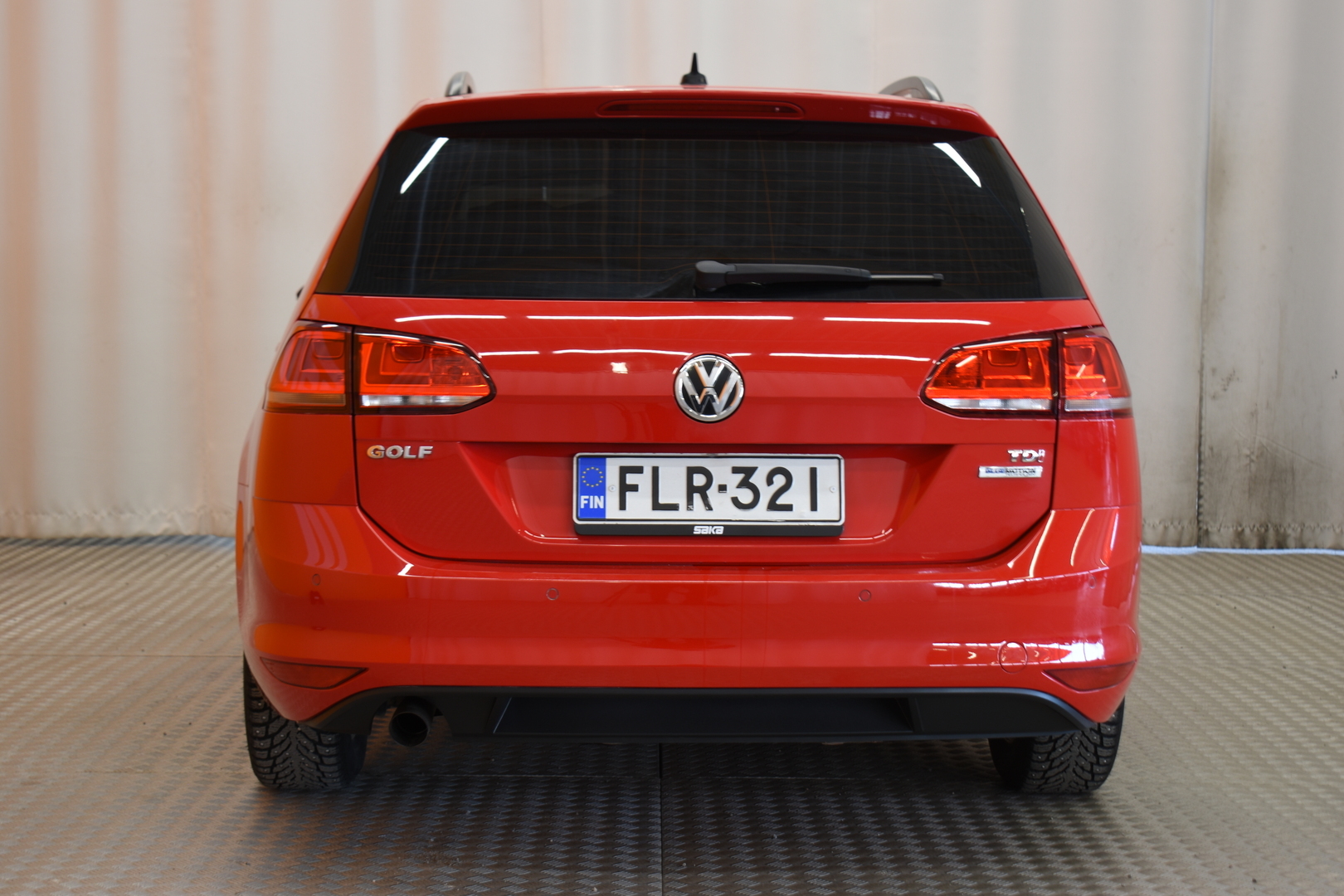 Punainen Farmari, Volkswagen Golf – FLR-321