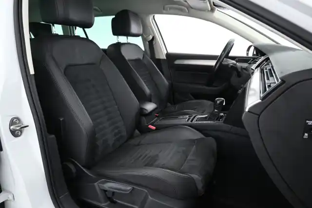 Valkoinen Farmari, Volkswagen Passat – FLS-320